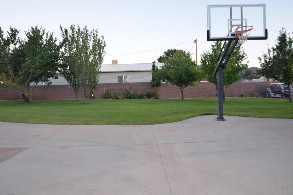 Tacit Shadow Resort Paradise Deluxe Suite, Gym, Coffee Bar, Hot-Tub, Free Laundry, Food Available Parowan Exterior foto