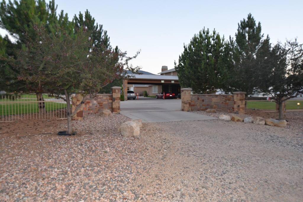 Tacit Shadow Resort Paradise Deluxe Suite, Gym, Coffee Bar, Hot-Tub, Free Laundry, Food Available Parowan Exterior foto
