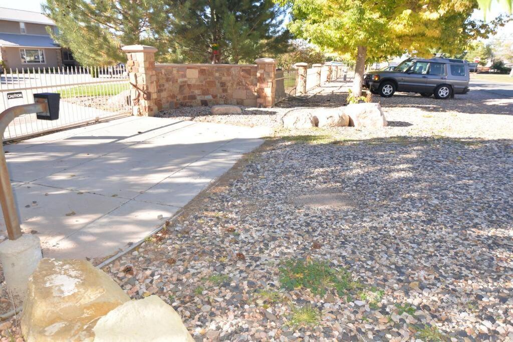 Tacit Shadow Resort Paradise Deluxe Suite, Gym, Coffee Bar, Hot-Tub, Free Laundry, Food Available Parowan Exterior foto